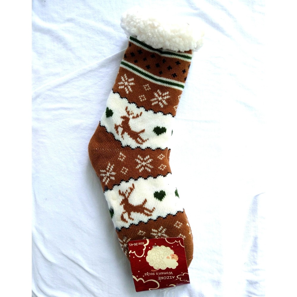 Women's Cabin Socks with Grippers Christmas Reindeer Snowflake Theme NEW W/ TAGS